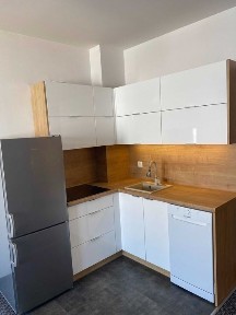 Rezerwacja. Mieszkanie 3 pokojowe, bezczynszowe,duży balkon, parking.