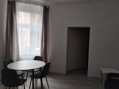 Wynajem mieszkania na Łazarzu : 3 niezależne pokoje i salon z aneksem