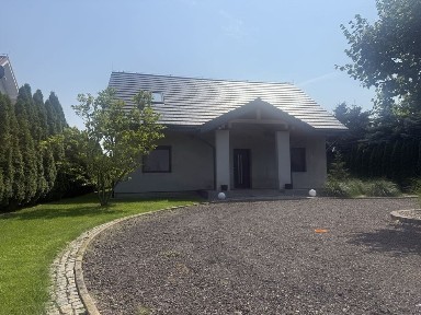 Dom z dużą działką i stajnią - idealny dla rodziny, cisza i przestrzeń.