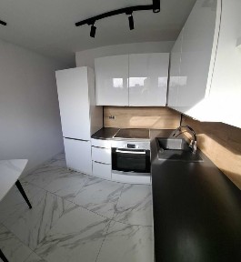 Mieszkanie 44 m² na wynajem, Gliwice-Łabędy, 2 pokoje z kuchnią, łazienką, balkonem i piwnicą, po remoncie możliwość wynajęcia garażu pod blokiem