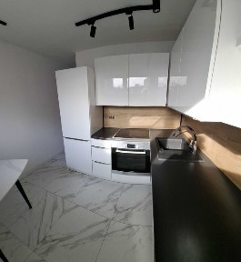 Mieszkanie 44 m² na wynajem, Gliwice-Łabędy, 2 pokoje z kuchnią, łazienką, balkonem i piwnicą, po remoncie możliwość wynajęcia garażu pod blokiem