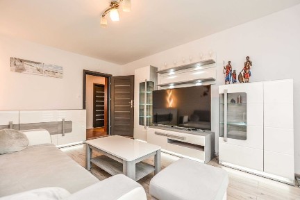 Bez Prowizji! Dwa oddzielne pokoje, oddzielna kuchnia, 45m2 z malutkim balkonem