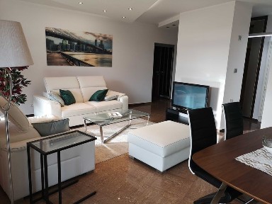 Wynajmę komfortowe 2 pokojowe mieszkanie w Śródmieściu (64m2+garaż)