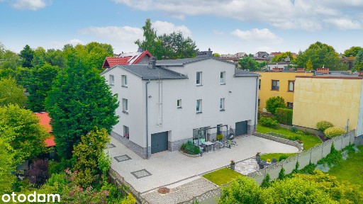 Przestronny dom z niezależnymi wejściami - idealny dla dwóch rodzin