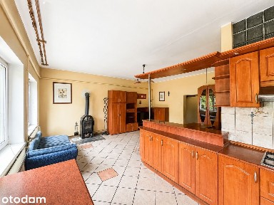Pół domu 160 m² z działką 595 m², garażem i budynkiem gospodarczym