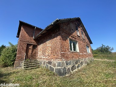 Wyjątkowy ceglany dom na wzgórzu w Ogrodnikach pod Elblągiem