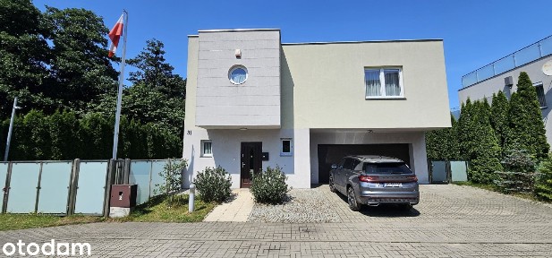 Dom wolnostojący na zamkniętym osiedlu blisko morza