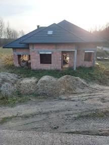 Sprzedam dom parterowy z poddaszem użytkowym w stanie surowym