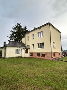 Dom wolnostojący z dużą działką 1,36 ha - idealny dla rodziny lub pod działalność