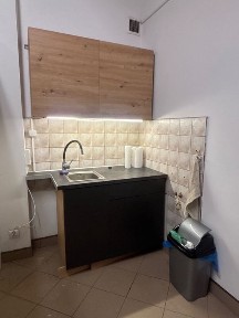 Budynek wolnostojący z dużym podjazdem