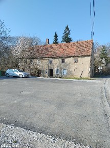 Dom z dużym ogrodem
