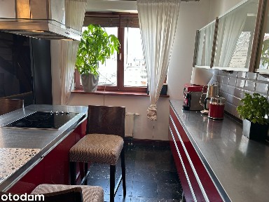 Dwupoziomowe mieszkanie z balkonem, garażem i piwnicą 4000 + czynsz