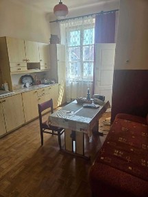 Na sprzedaż 2-pokojowe mieszkanie 69 m² w kamienicy