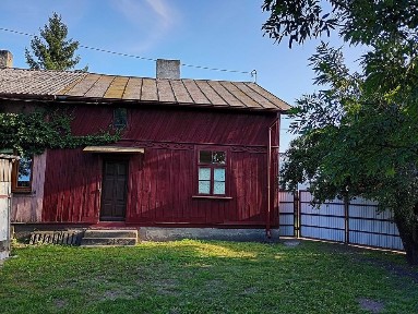 Działka o pow. 1 241 m2 z domem do remontu