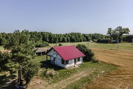 Siedlisko na wsi 1,8ha z domem 90m2 do wykończenia + budynki gospodarcze
