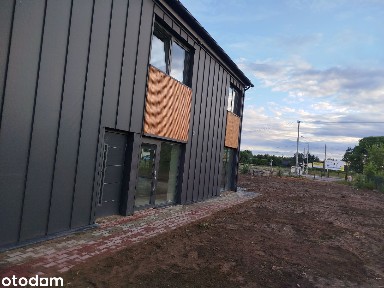 Lokal usługowy na parterze z parkingiem