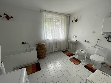 Zadbany dom w zabudowie szeregowej z ogrodkiem