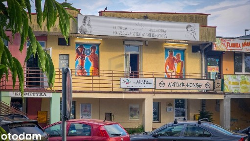 Lokal po solarium przy wjeżdzie na osiedle w ciągu komunikacyjnym