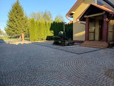 Sprzedam Dom 240m i lokal usługowo handlowy 80m działka 40ar