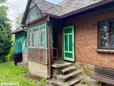 Dom w starym stylu lat 40-tych dla miłośników PRLu wśród gór.