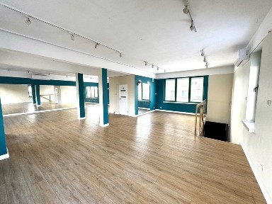 Lokal piętrowy 155 m2 w centrum Pruszkowa.