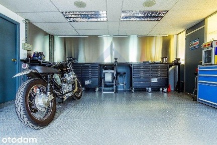 Sprzedam nieruchomośc przy głównej ulicy Wawer