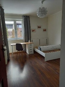 Przestronne mieszkanie dwa samodzielne pokoje kuchnia, zmywarka blisko centrum.