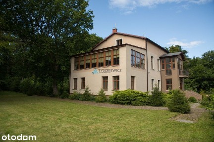Obiekt historyczny nad rzeką Radunią w Bielkowie