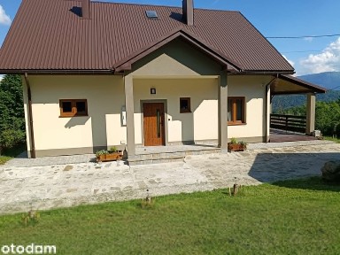 Wolnostojący dom z piwnicą i garażem