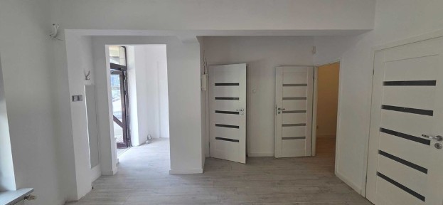 Wynajmę lokal usługowy 36 m2 | Bielany, witryna | Idealny na salon, usługi, biuro