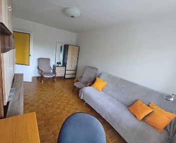 Wynajmę mieszkanie 3-pokojowe grupie 3 studentów, na Ratajach, Os. Bohaterów II Wojny Światowej. Idealny dojazd na uczelnie. Wolne od zaraz.
