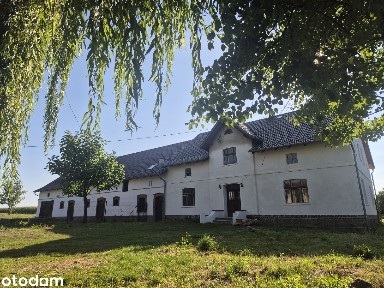 Dom wolnostojący z garażem, częścią gospodarczą i piwnicą