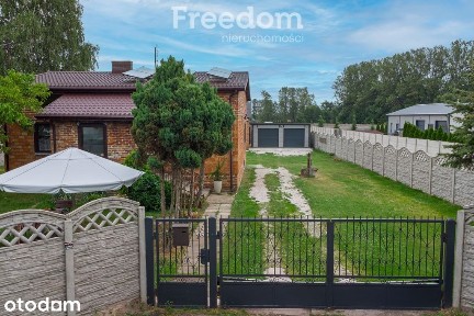 Posesja z domem i budynkami gospodarczymi Janki