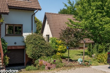 Sprzedam duży, rodzinny dom na pięknej działce w Konopnicy.