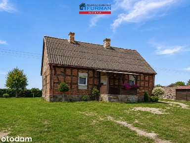 Urokliwy dom z cegły obok jeziora Stryjewo