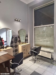 Lokal usługowy na parterze z witryną