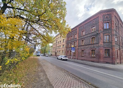 Wyremontowana kamienica, róg Barbary i Parkowej, lokale mieszkalne