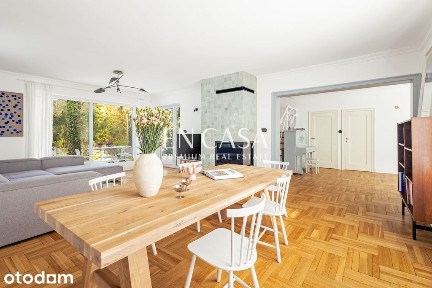 Designerski dom - skandynawski styl wśród zieleni