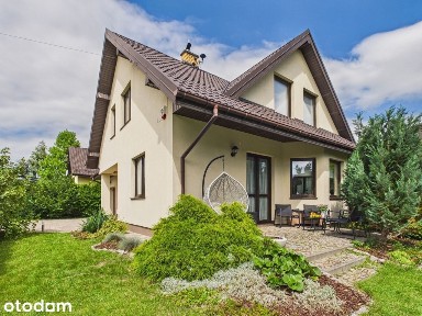 Przestronny dom z pięknym ogrodem