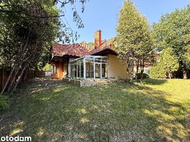Dom 449 m² na Młocinach w otoczeniu drzew (Połowa Bliźniaka)