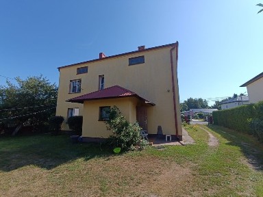 Dom wolnostojący w świetnej lokalizacji