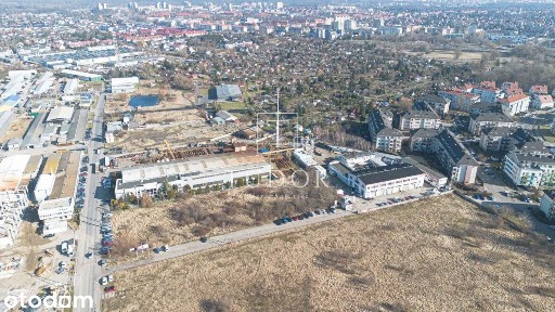 Obiekt komercyjny na dużej działce