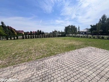 Piękny dom jednorodzinny z ogrodem- świetna lokalizacja!