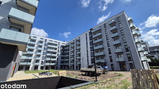 Kawalerka z balkonem w promocyjnej cenie - Blisko tramwaju - WINOGRADY