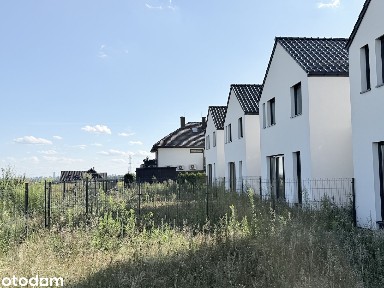 Nowy dom połączony z sąsiadem tylko garażem-do wykończenia