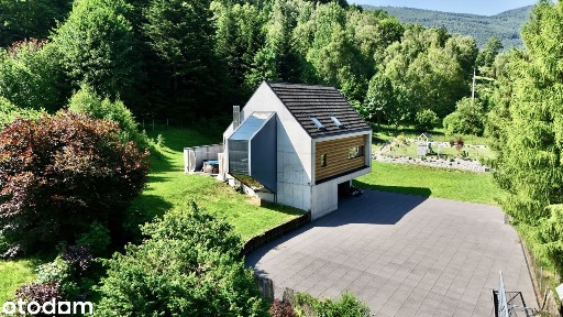 Modern Concrete House: Unikatowa stodoła z basenem | BYSTRA
