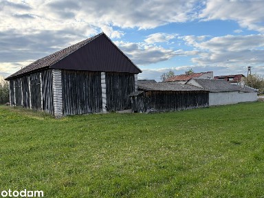 Dom z dużą ilością zabudowań gospodarczych