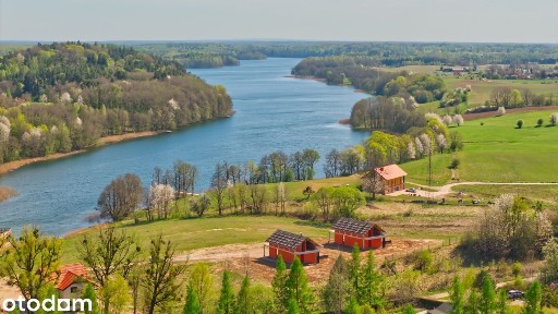 Dom na wzniesieniu z Panoramą Jeziora Narie-Kameralna, Zamknięta Osada