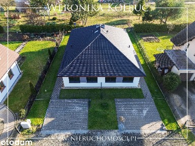 Dom parterowy. Kameralna okolica. Cisza, spokój, dużo zieleni.