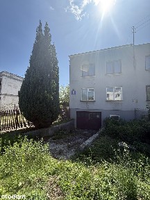 Dom bliźniak z garażem i piwnicą w mieście